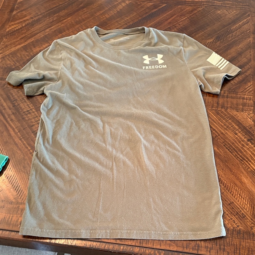 Under Armour Freedom Tee in Gray